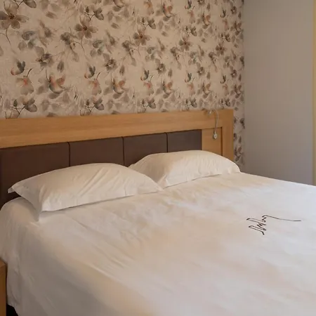 Le Torri - 3* Castiglione Falletto