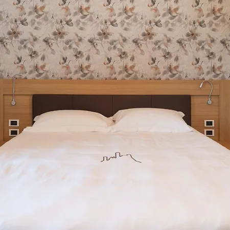 Le Torri - Castiglione Falletto Hotel