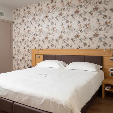 Hotel Le Torri - Castiglione Falletto