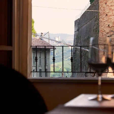 Le Torri - Castiglione Falletto Hotel 3*