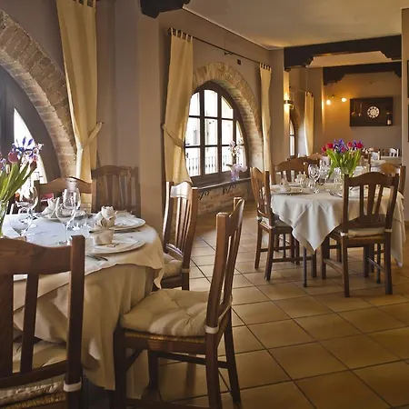 Le Torri - Castiglione Falletto 3*